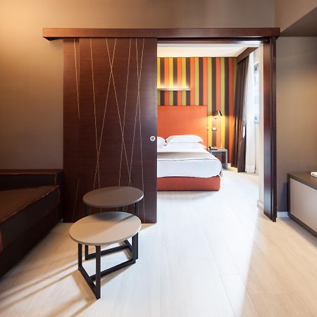 米兰 五十旅馆酒店 外观 照片 A sliding door