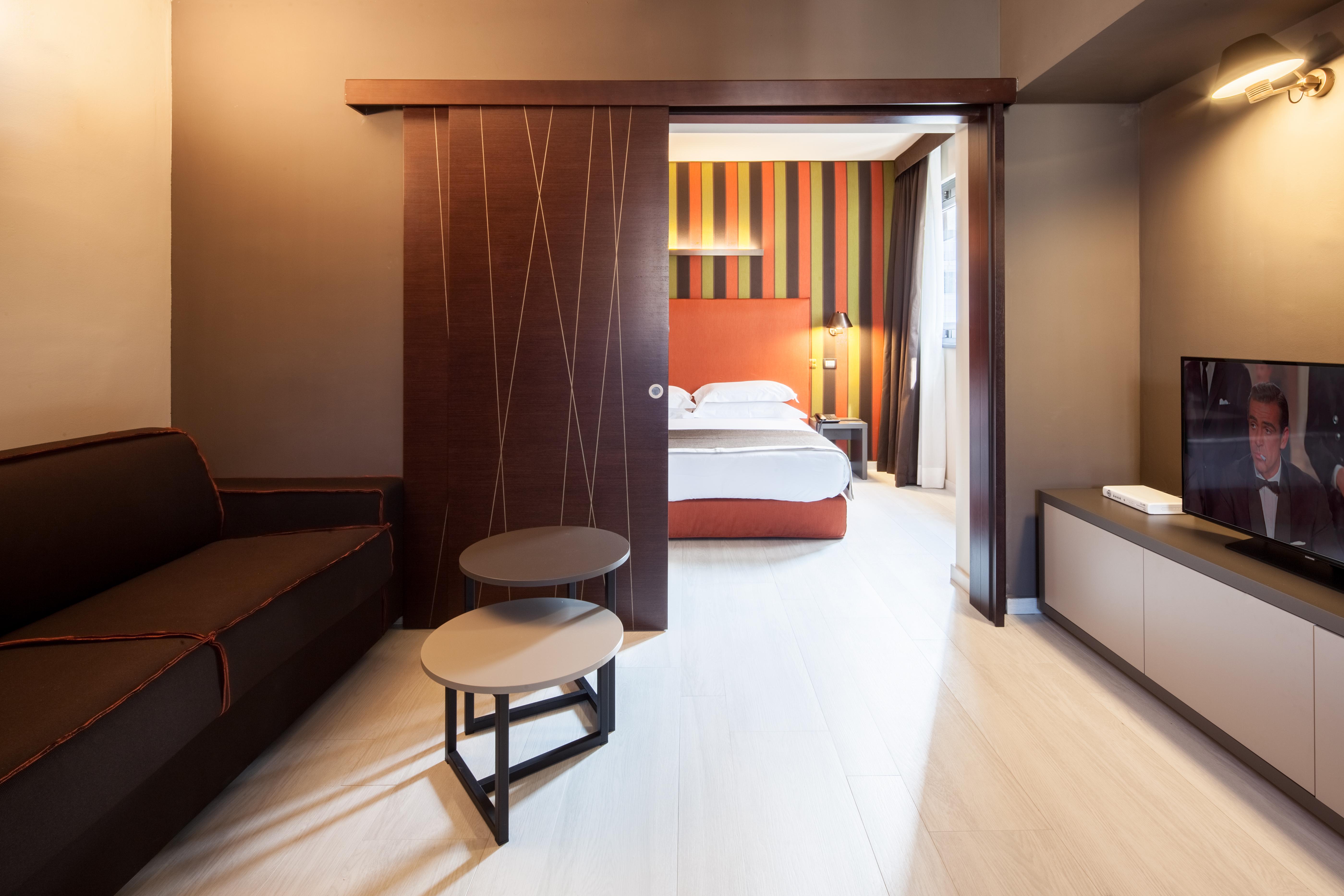米兰 五十旅馆酒店 外观 照片 A sliding door
